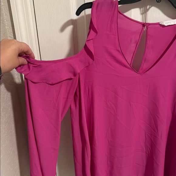 Lush Pink Cold Shoulder Ruffle Sleeve Blouse V-Neck Keyhole Summer Top - Picture 3 of 3